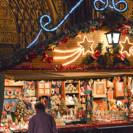 Strasbourg est mondialement connu pour ses marchés de Noël, tous les ans de fin novembre à fin décembre.